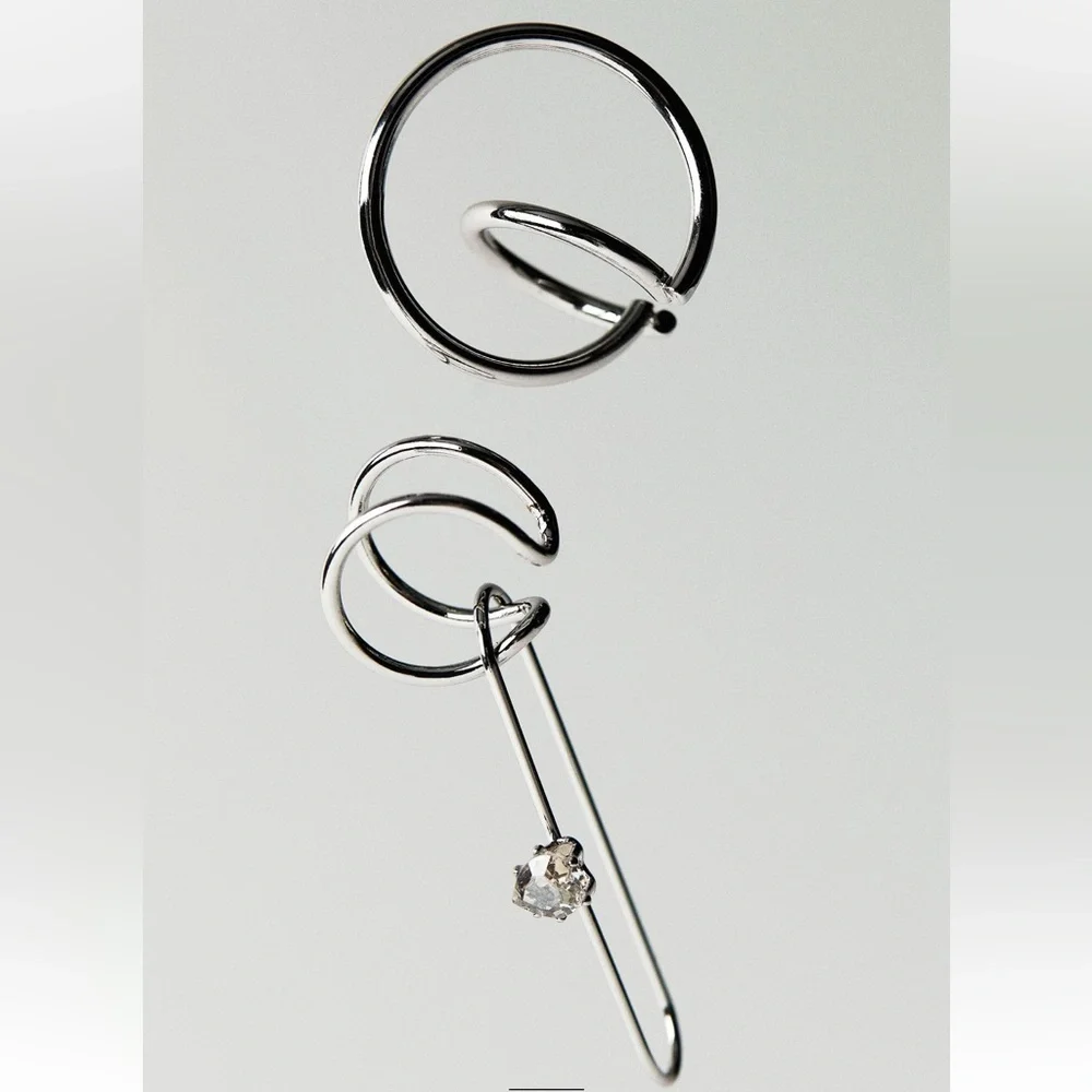 ✨SALE✨ZARA PACK OF EAR CUFFS
✨SALE✨ - Picture 5 of 9
